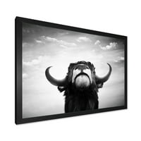 Designart 'crno -bijeli portret španjolskog bika I' Farmhouse uokviren umjetnički tisak